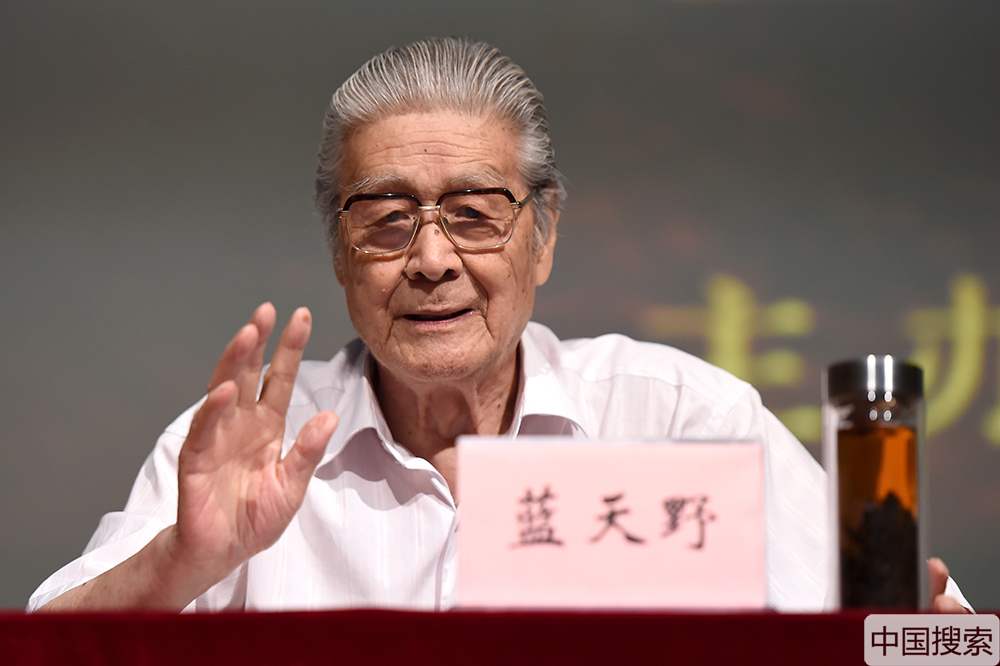 92岁蓝天野讲述《演戏和看戏》